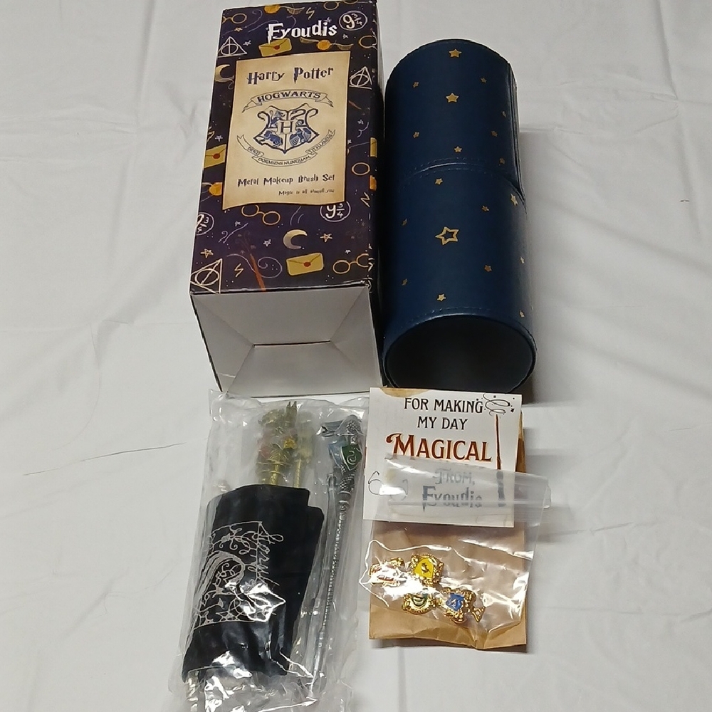 Harry Potter House Crests w/ Animals Handle Metal Makeup Brush Set w/ Bag & Box